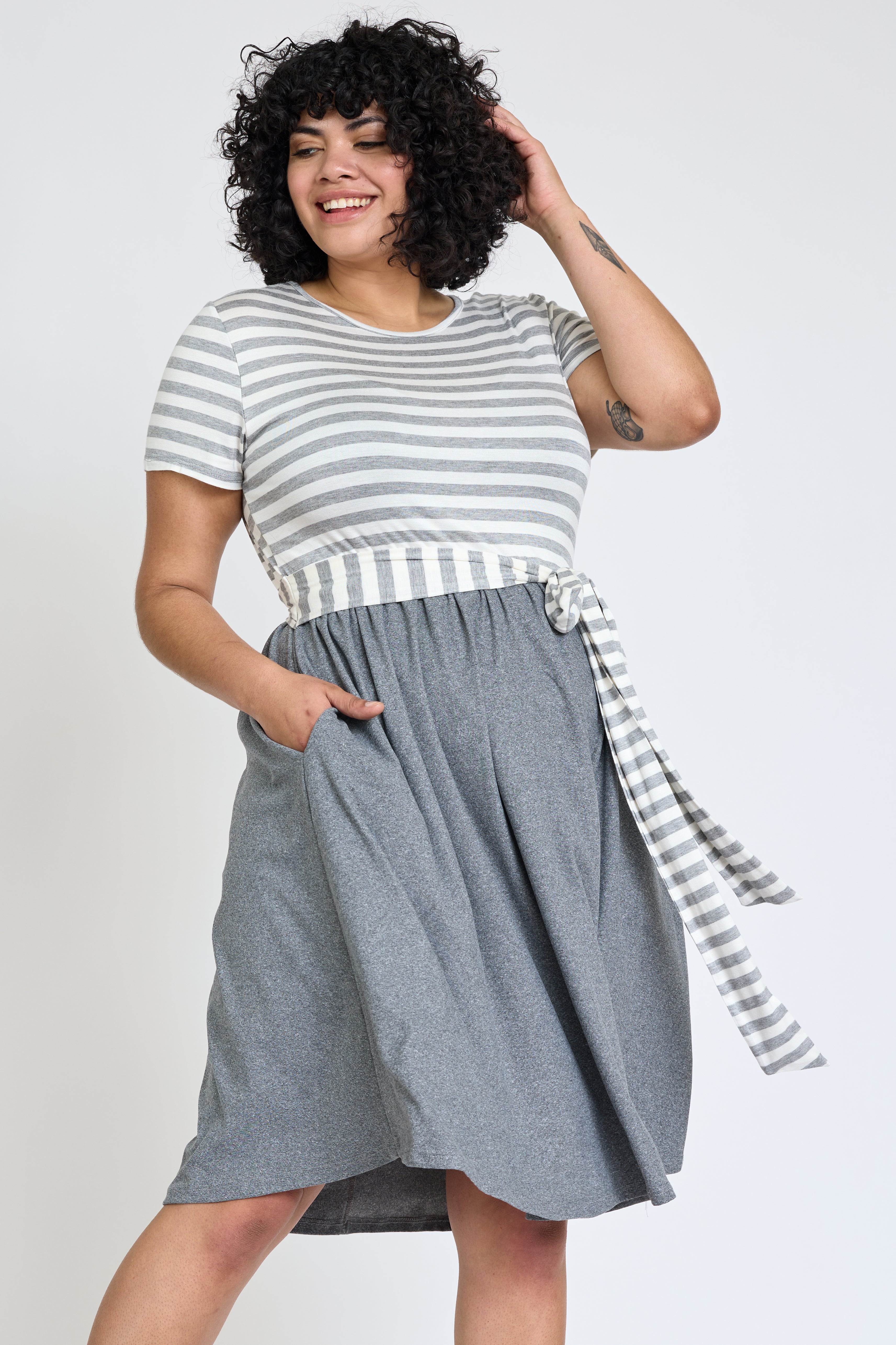 Solid Short Sleeve Stripe Sash Knee Length Dress | 4 Colors | S-3X Grey / Medium Solid Short Sleeve Stripe Sash Knee Length Dress | 4 Colors | S-3X Grey / Medium