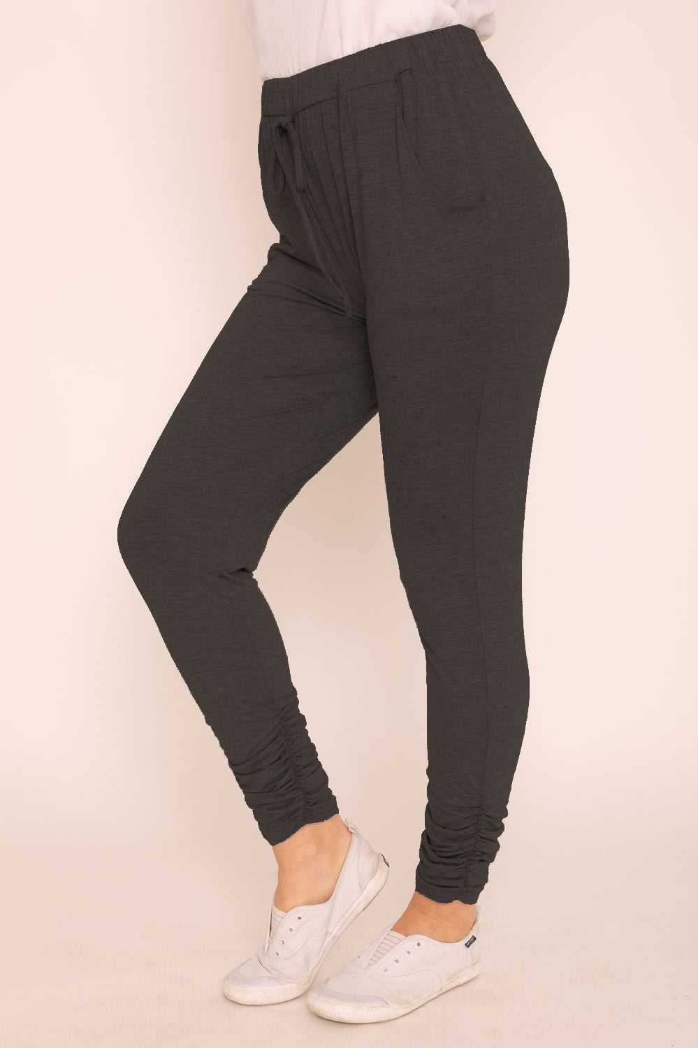 Solid Charcoal Ruched Ankle Jogger – éloges